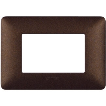Arată detalii pentru Rama ornament 3 module cafeniu Matix Bticino AM4803TGG Imagine Rama ornament 3 module cafeniu Matix Bticino AM4803TGG