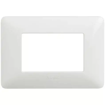 Arată detalii pentru Rama ornament 3 module titan Matix Bticino Imagine Rama ornament 3 module titan Matix Bticino