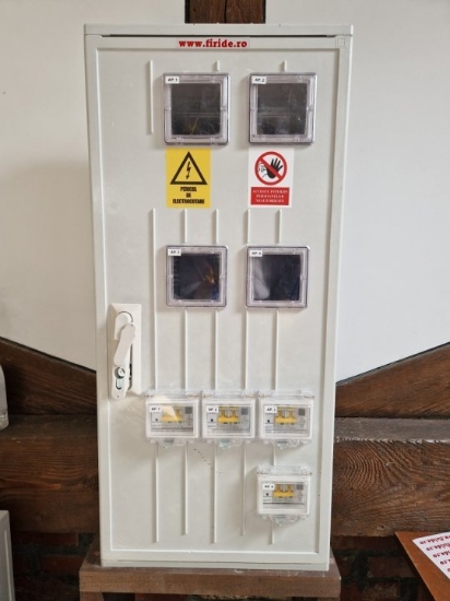 Imagine FDCE 4 abonati monofazati 32A 10kA carcasa PAFS pentru contori smart separator trifazat pe intrare Delgaz